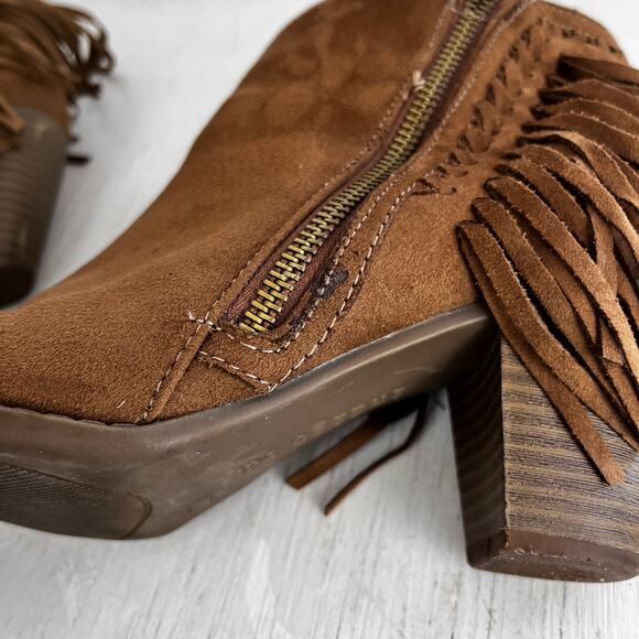 Indigo Rd Cabaret fringe bootie stacked heel size 7.5 - Picture 8 of 14